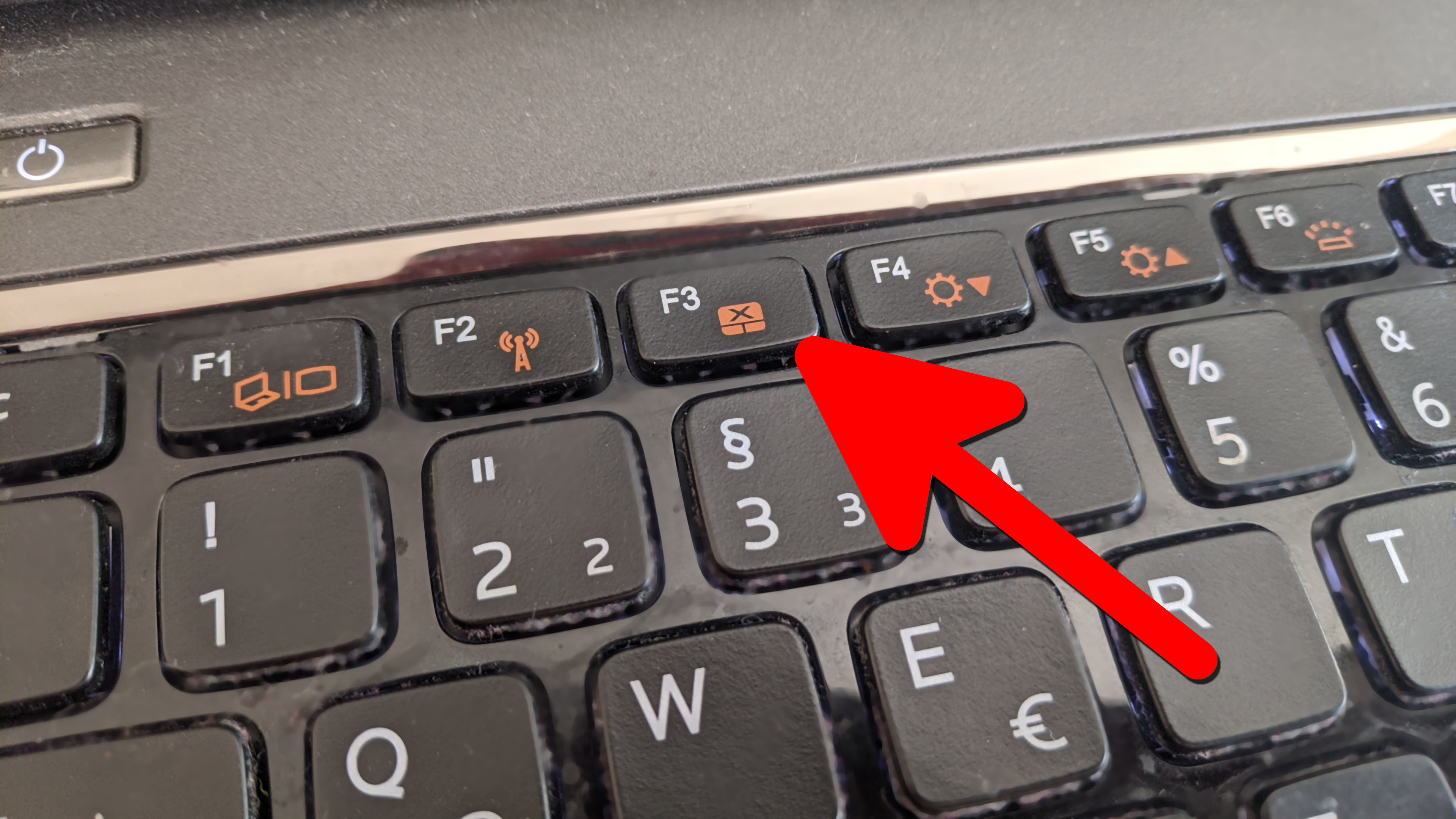 Stellen Sie sicher, dass die Touchpad-Sperrtaste nicht aktiviert ist.
Die Taste befindet sich normalerweise in der Nähe des Touchpads oder auf der Tastatur.